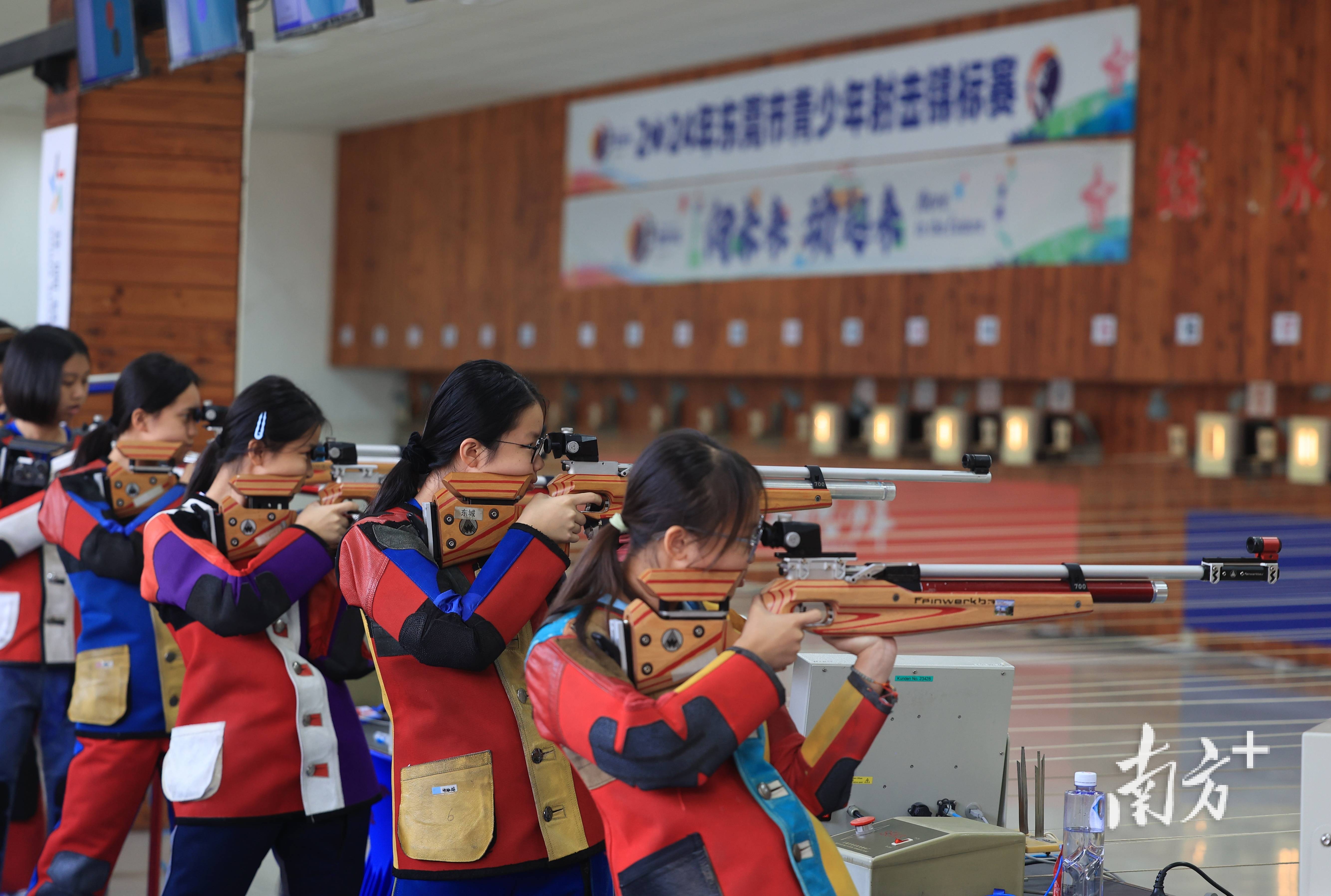 爱游戏体育APP下载-射击对抗赛：神枪手的瞄准与射击