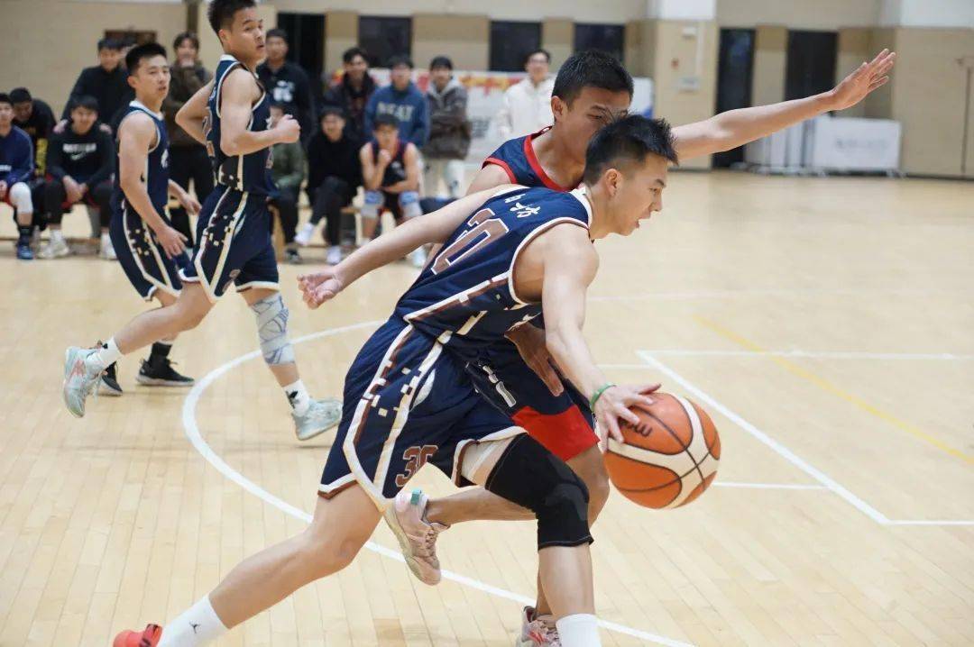 爱游戏娱乐-关于全国重点高校篮球联赛精彩纷呈，展现青年风采的信息