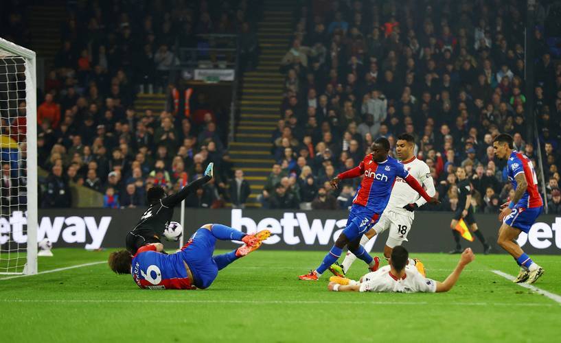 爱游戏体育官方网站-英超战局激烈，精彩反击和战术调整成为亮点