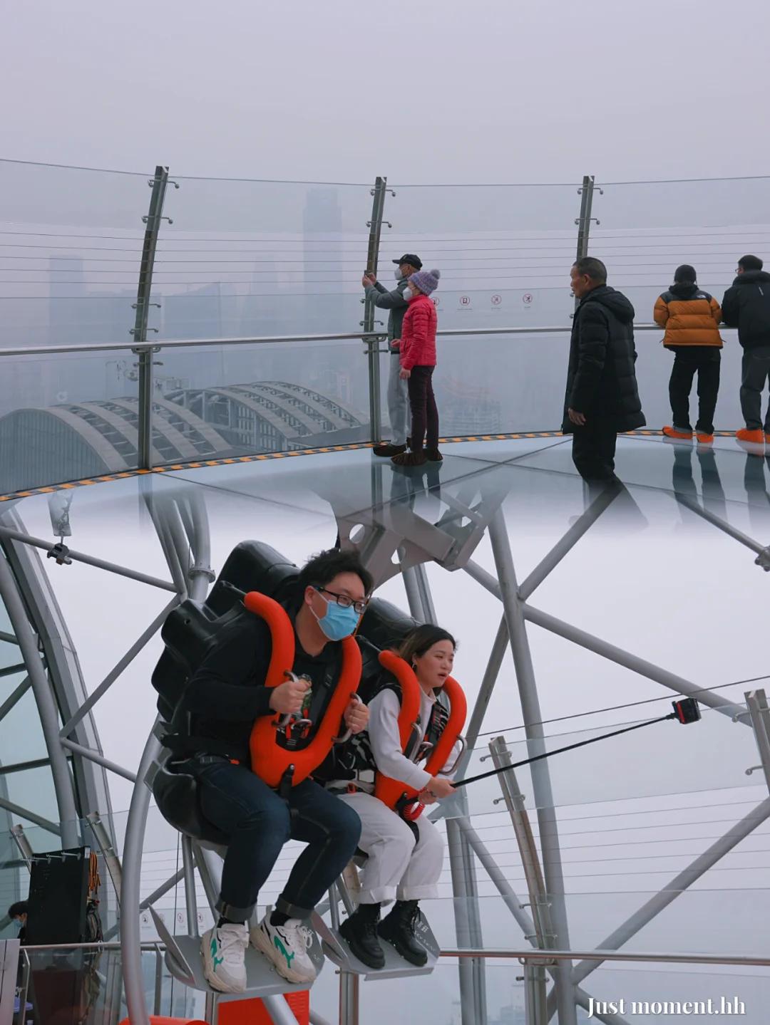 AYX体育官网-高空秋千比赛：勇者的极限运动