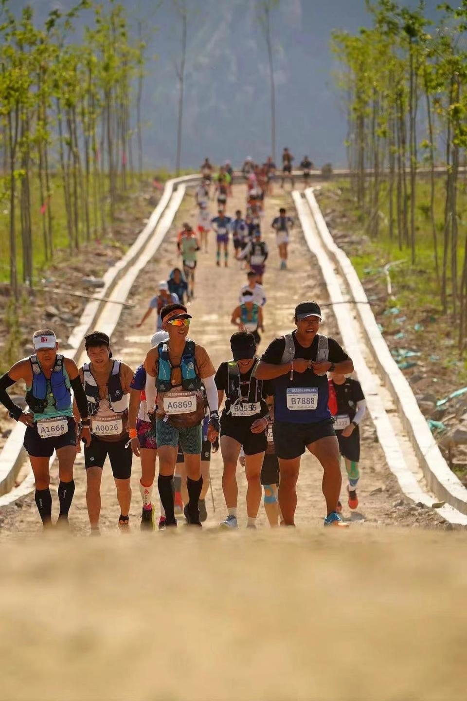 爱游戏电竞官网-关于乡村越野跑，享受自然的洗礼的信息